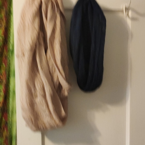 Infinity scarves - Picture 2 of 2